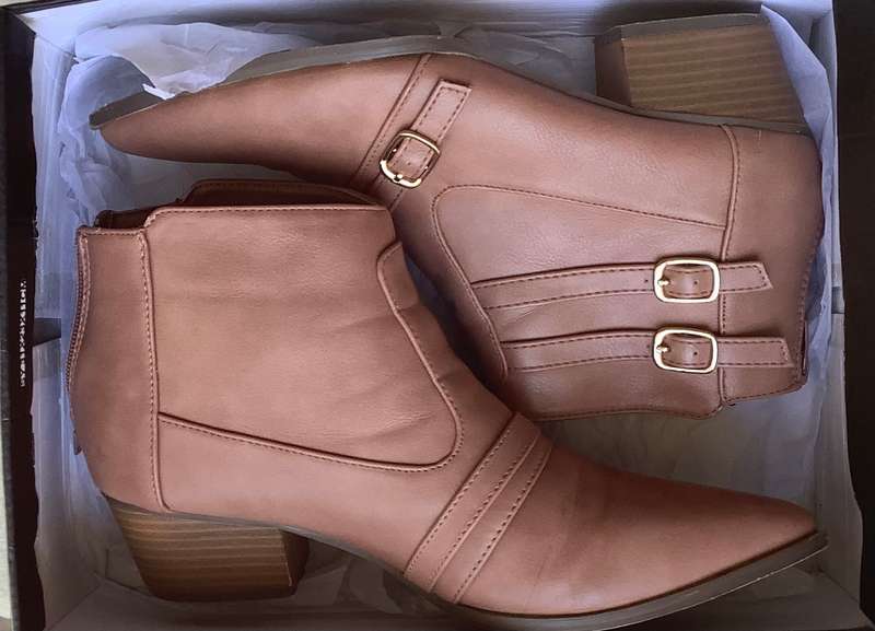 Brown Boot, women Size 6