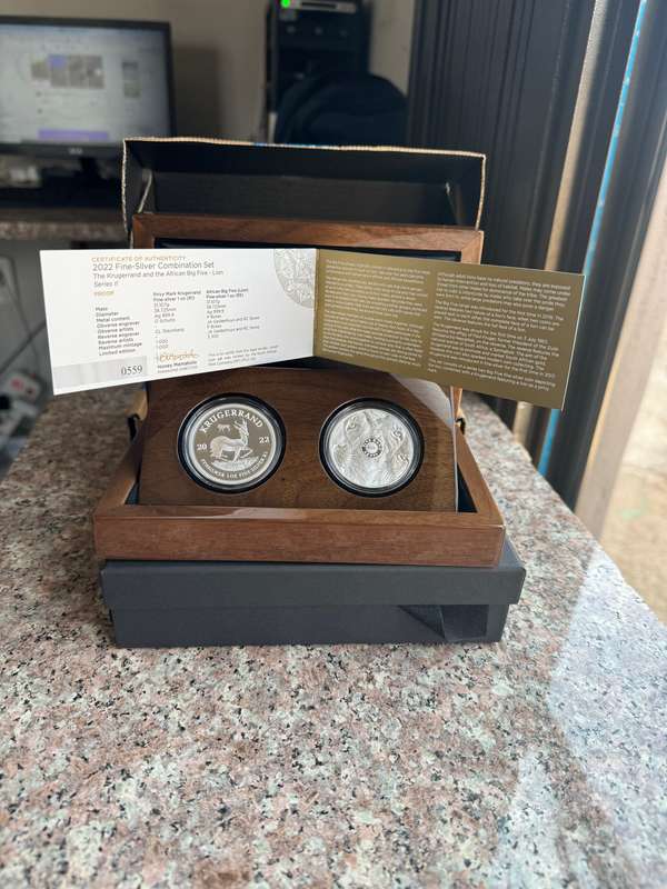 2022 KRUGERRAND PRIVY SET SERIES 2 - LION -2 x 1oz PROOF COINS - MINT MARK - SAMINT ORIGINAL AS