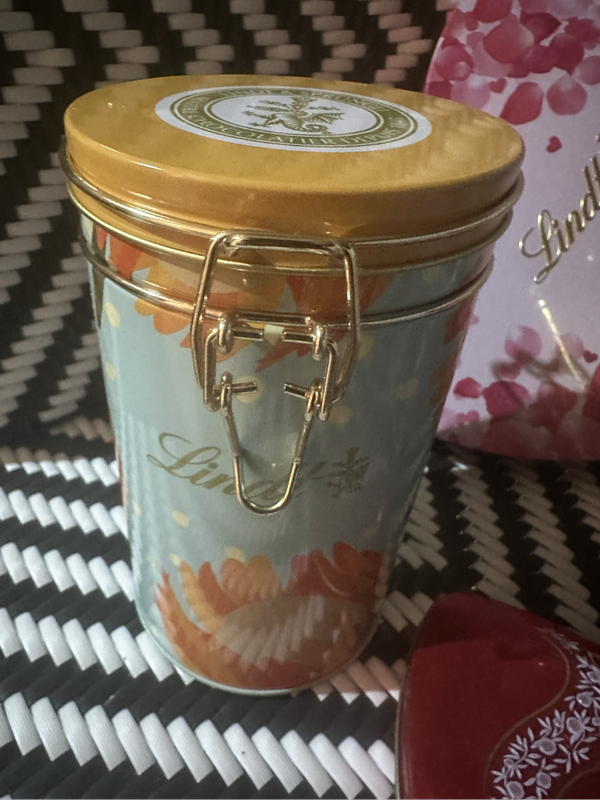 Empty Lindt tins x6