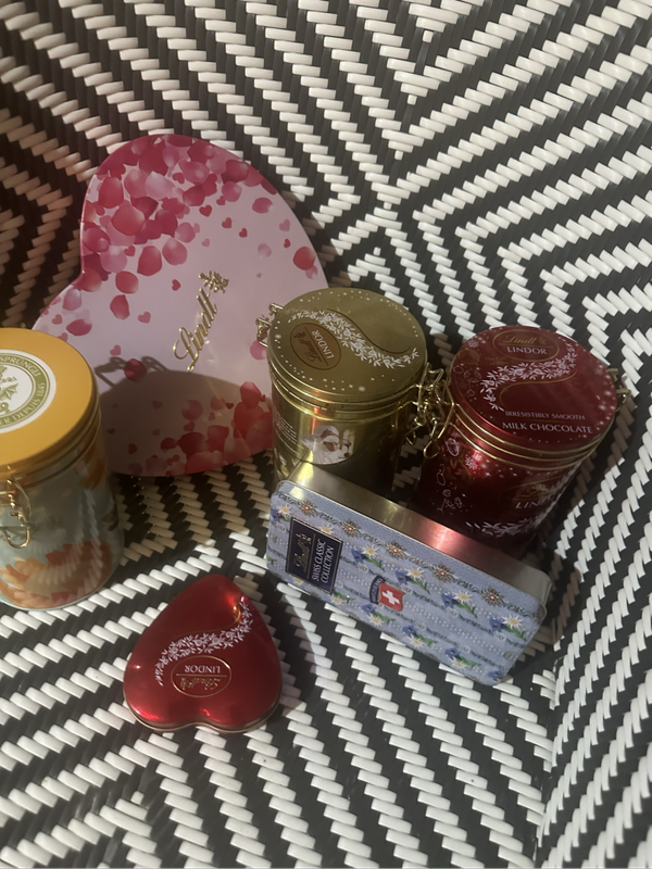 Empty Lindt tins x6