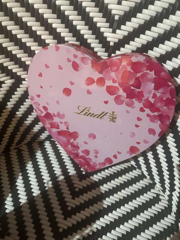 Empty Lindt tins x6