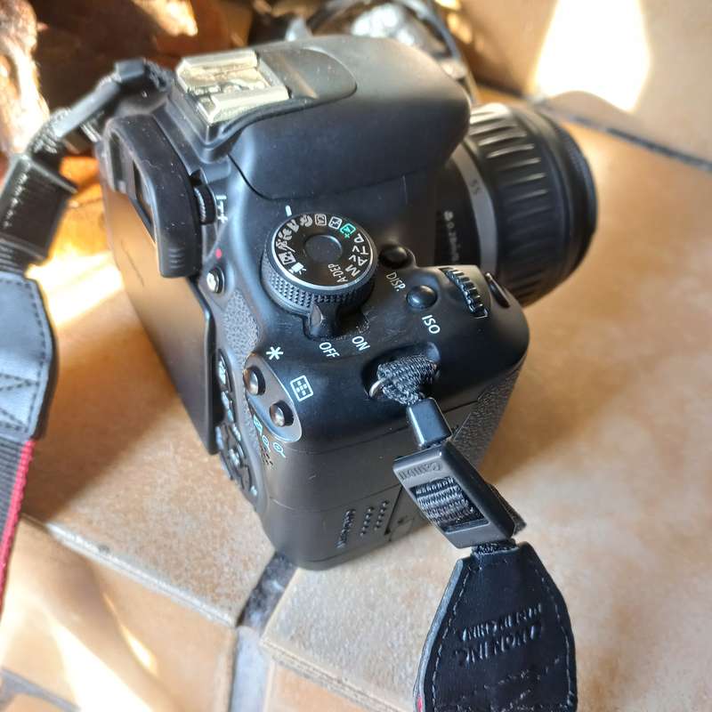 Canon 600D SLR + Manual-bag and 18-55 Lens
