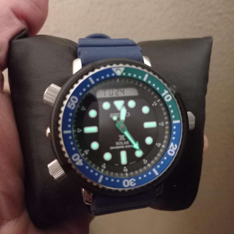 SEIKO Hybrid Tropical Lagoon Demo model box and papers included.
