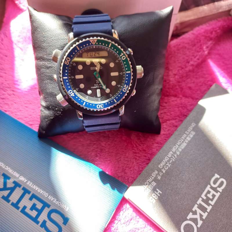 SEIKO Hybrid Tropical Lagoon Demo model box and papers included.