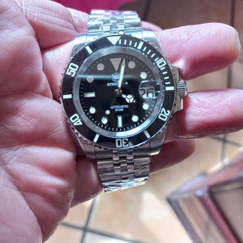 Submariner 300m Hulk Steeldive With Seiko NH35A  automatic movement  24 jewels