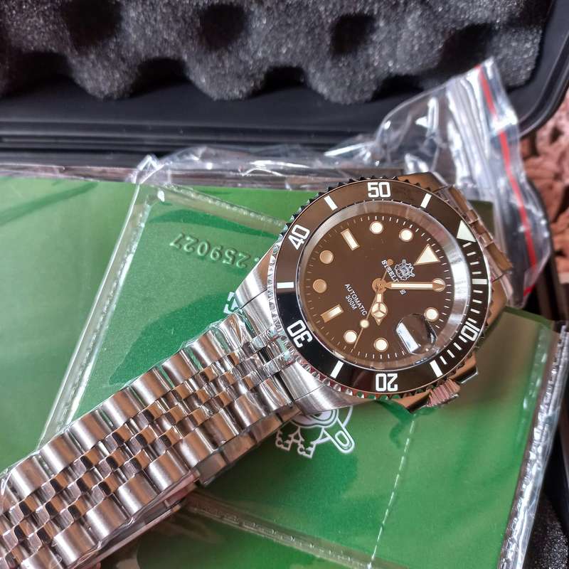 Submariner 300m Hulk Steeldive With Seiko NH35A  automatic movement  24 jewels