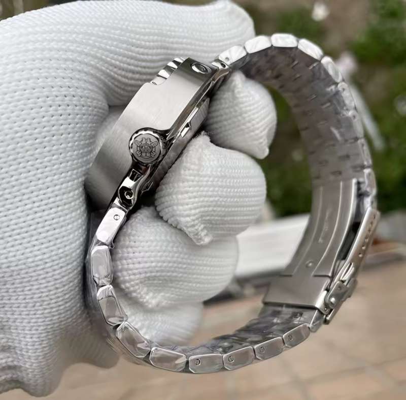 Steeldive Dive Engineer Tuna Can Seiko NH35A Automatic mvt.
