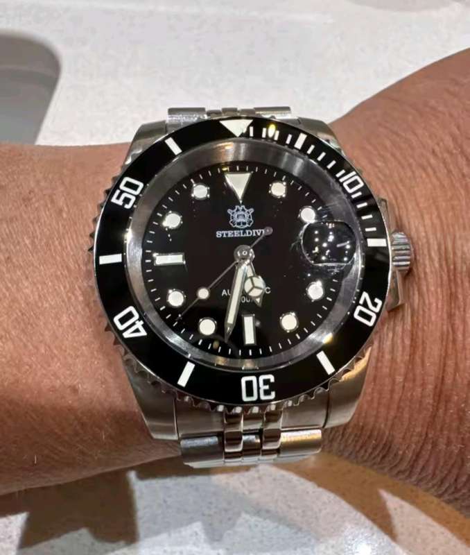 Submariner 300m Hulk Steeldive With Seiko NH35A  automatic movement  24 jewels