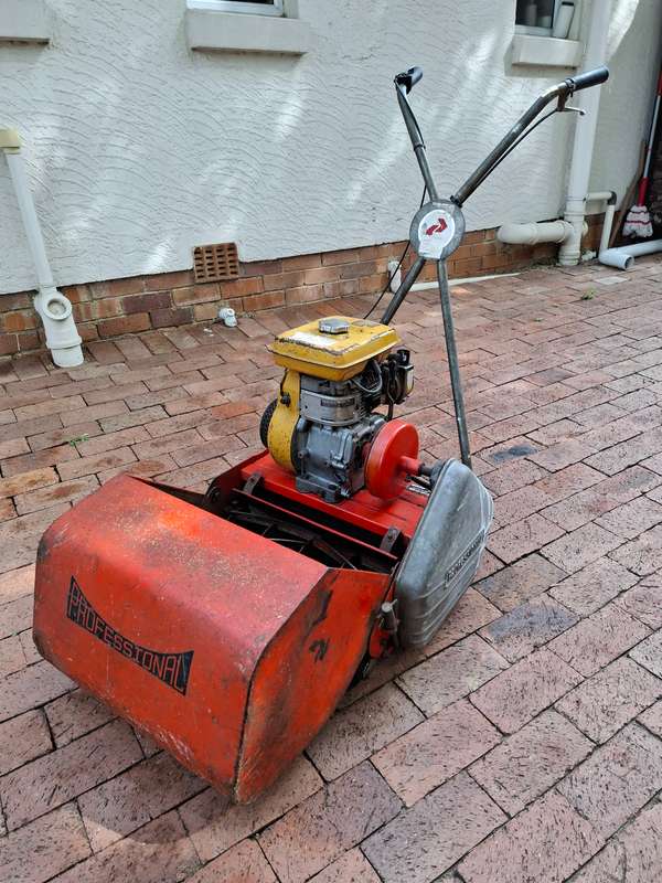 Robin Professional Lawnmower EY 15D