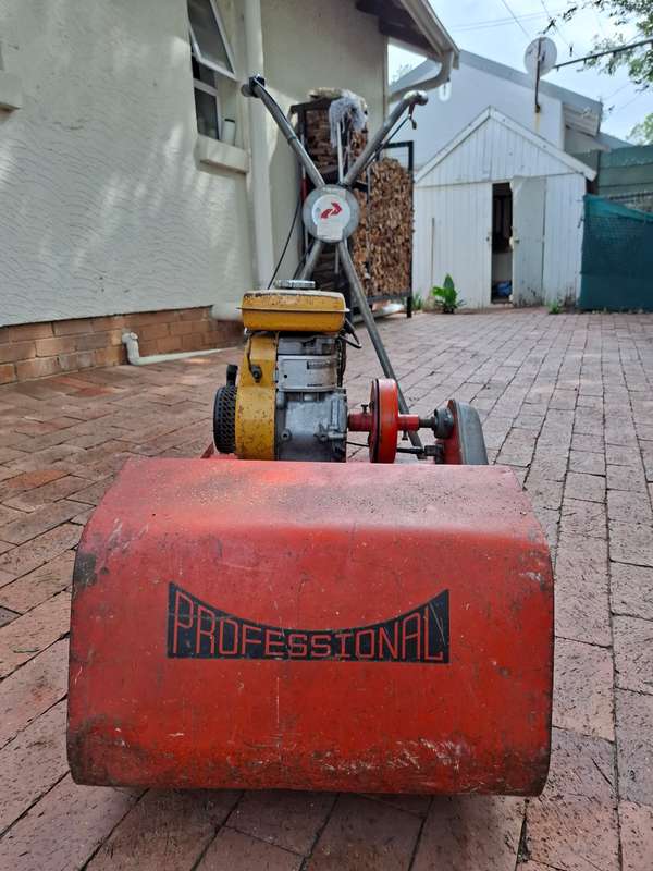 Robin Professional Lawnmower EY 15D