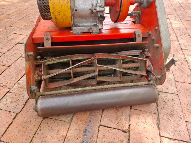 Robin Professional Lawnmower EY 15D