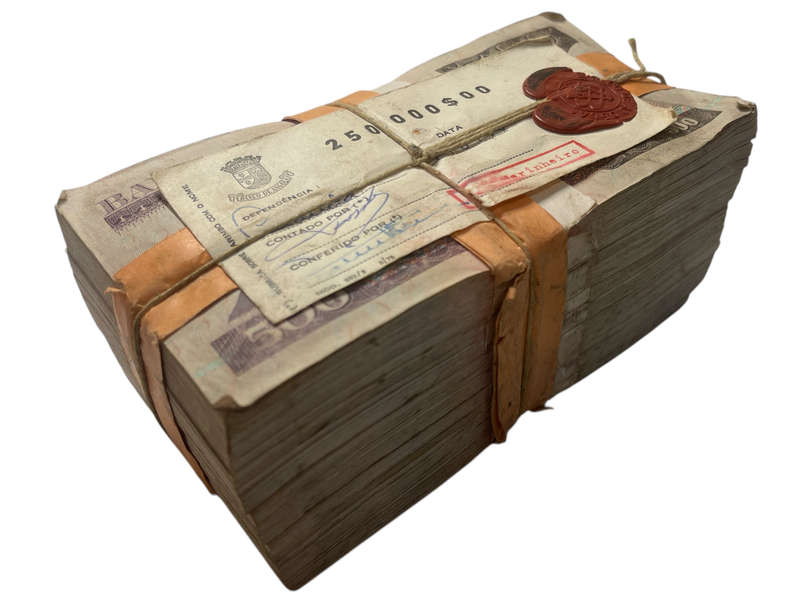 500-Note brick of 1973 Angola 500 Escudos with official "Banco De Angola" Red wax seal