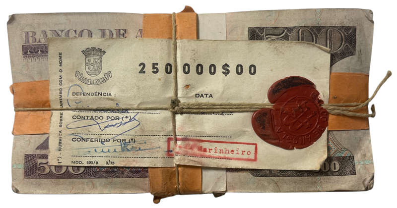 500-Note brick of 1973 Angola 500 Escudos with official "Banco De Angola" Red wax seal