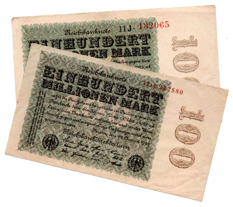 1923 German Reichsbank 100 Million Mark, Pair of Serial Variations