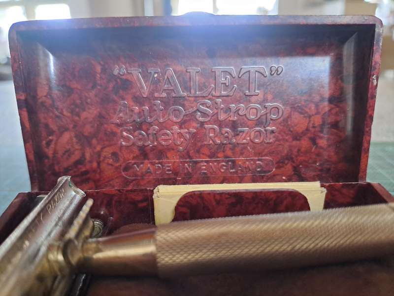 Vintage mens razor 1940's Valet auto strop safety razor made in England