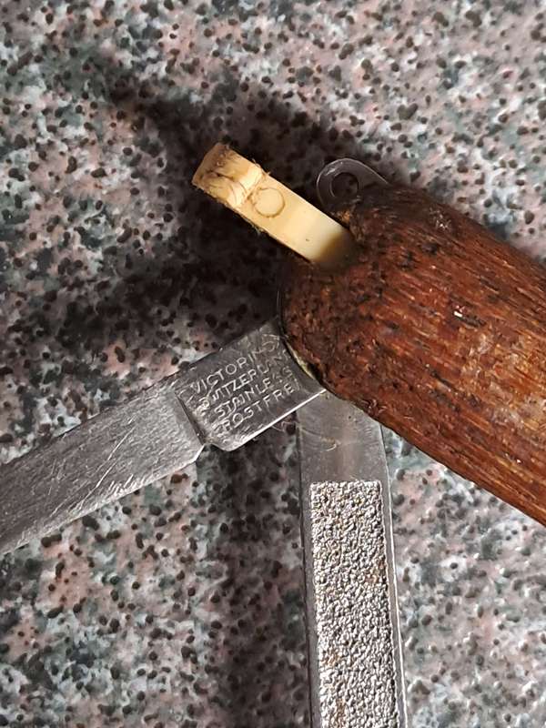 Pocket knife victorinox small with wooden scales/handles