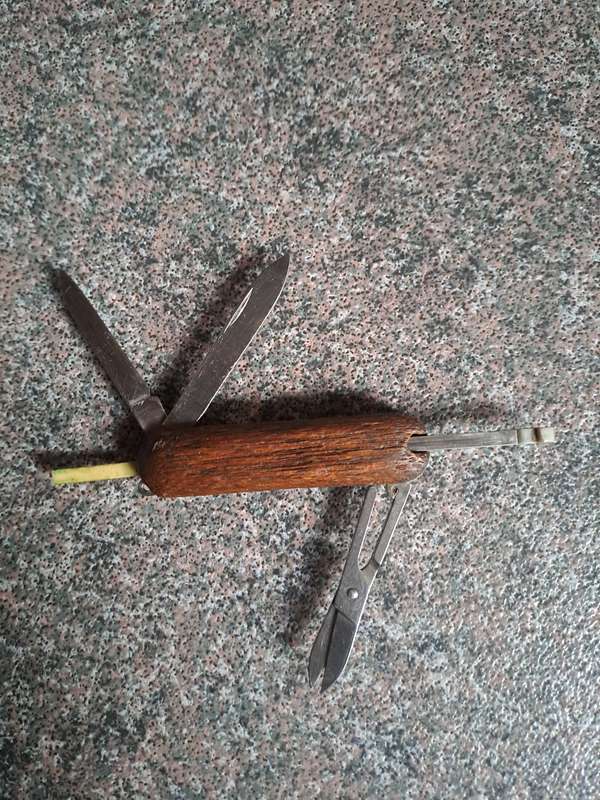 Pocket knife victorinox small with wooden scales/handles