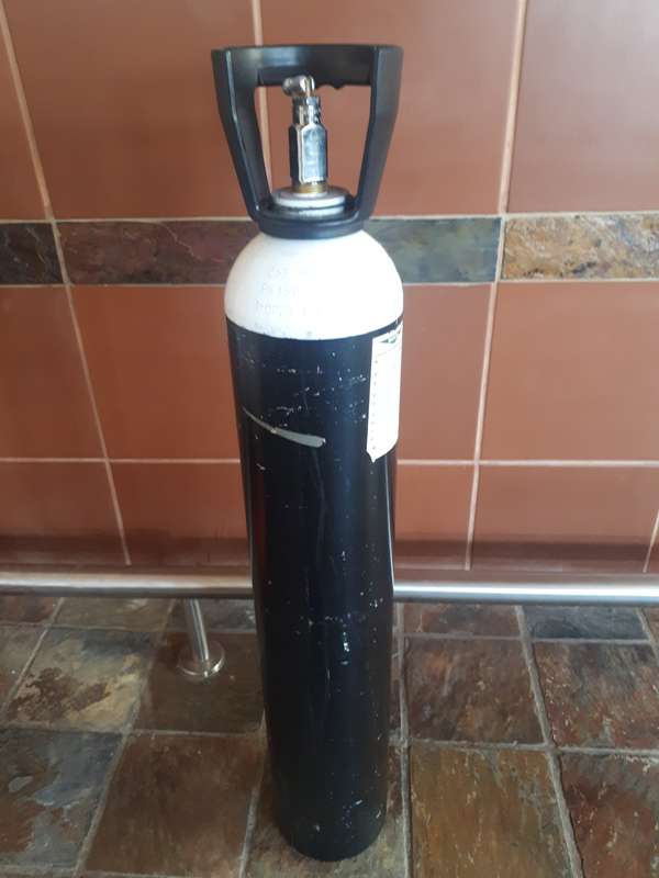 Oxygen tank 10L  in service date 9.2kg 225bar