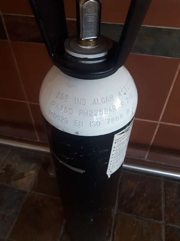 Oxygen tank 10L  in service date 9.2kg 225bar