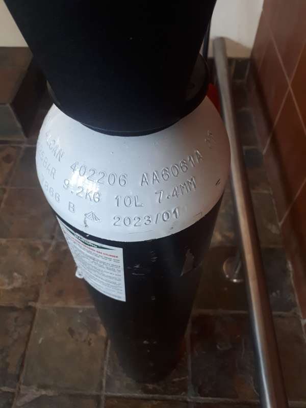 Oxygen tank 10L  in service date 9.2kg 225bar