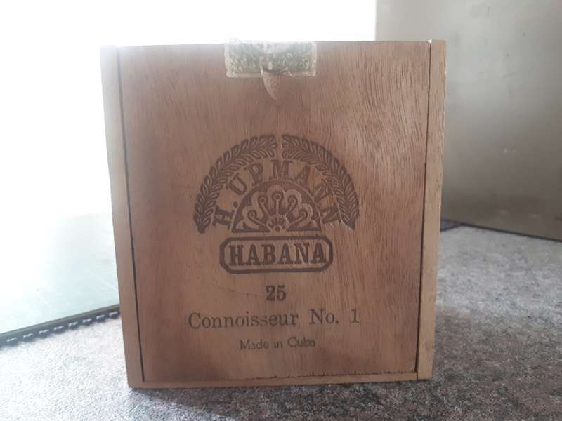 Sigar box H.Upmann wood Cuban empty in real nice condition