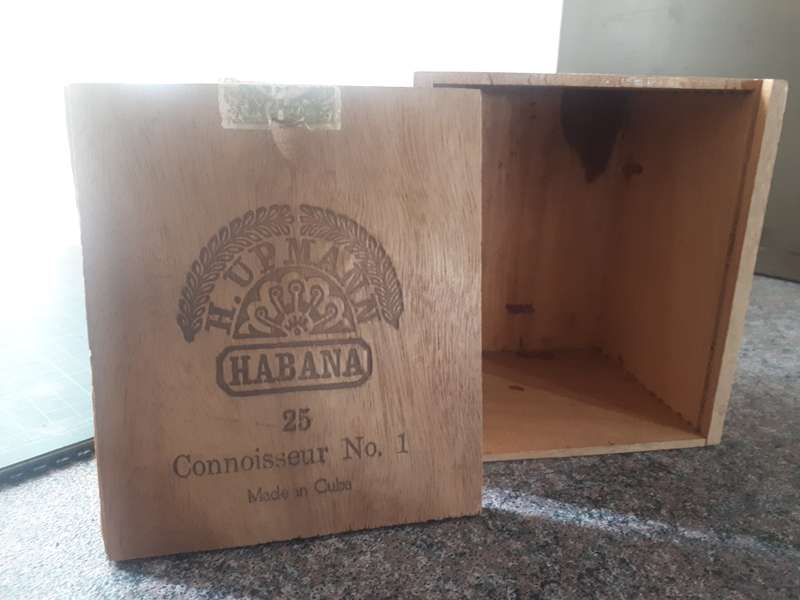 Sigar box H.Upmann wood Cuban empty in real nice condition