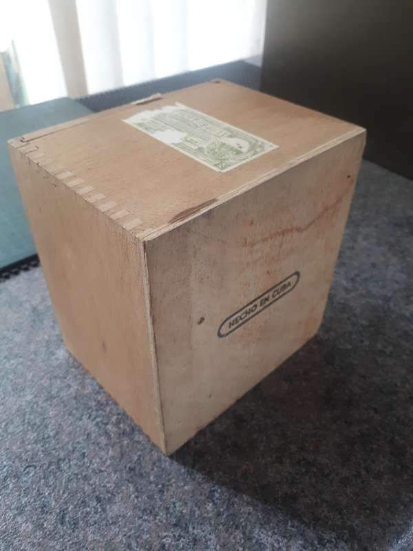 Sigar box H.Upmann wood Cuban empty in real nice condition
