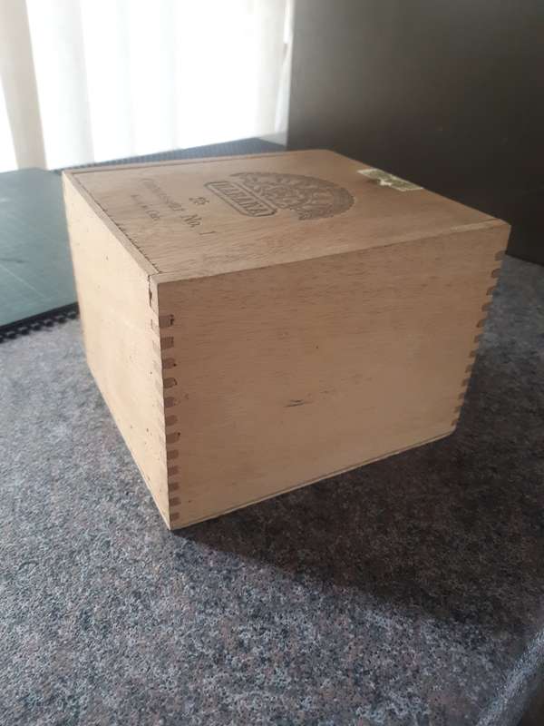 Sigar box H.Upmann wood Cuban empty in real nice condition