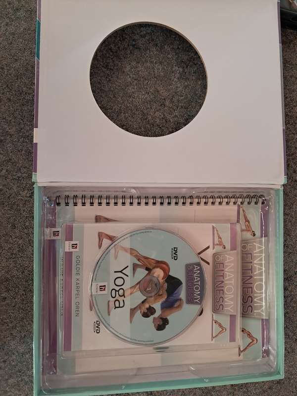 DVD Anatomy of Yoga includes the book