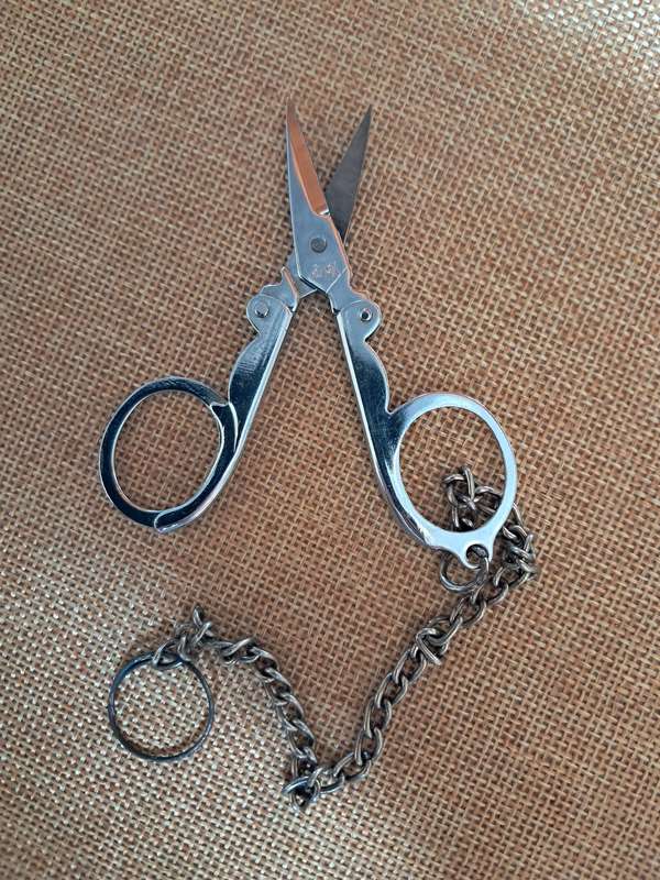 Mini foldable scissors compact