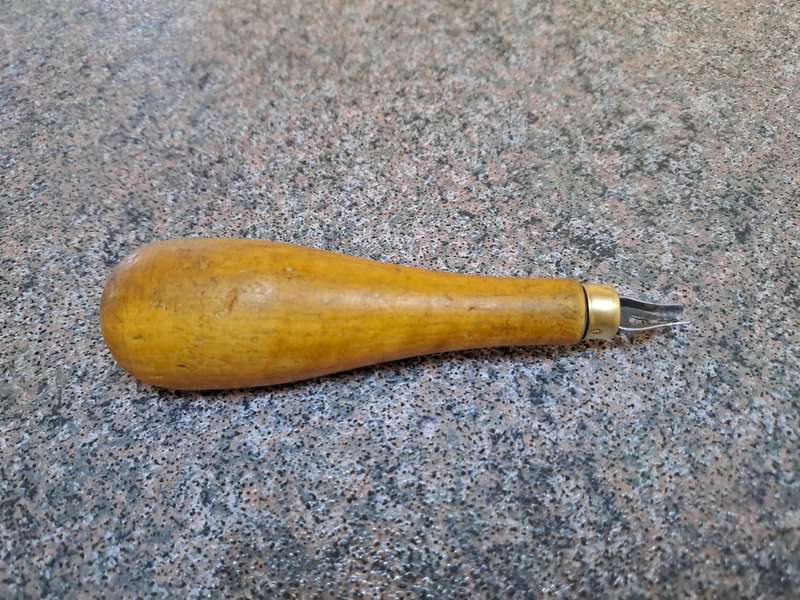 Vintage Wm Mitchell lino cutter