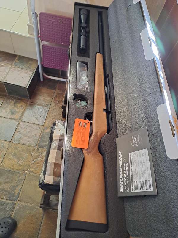 PCP Air rifle Snowpeak M30B 5.5mm .22 with Hawk scope