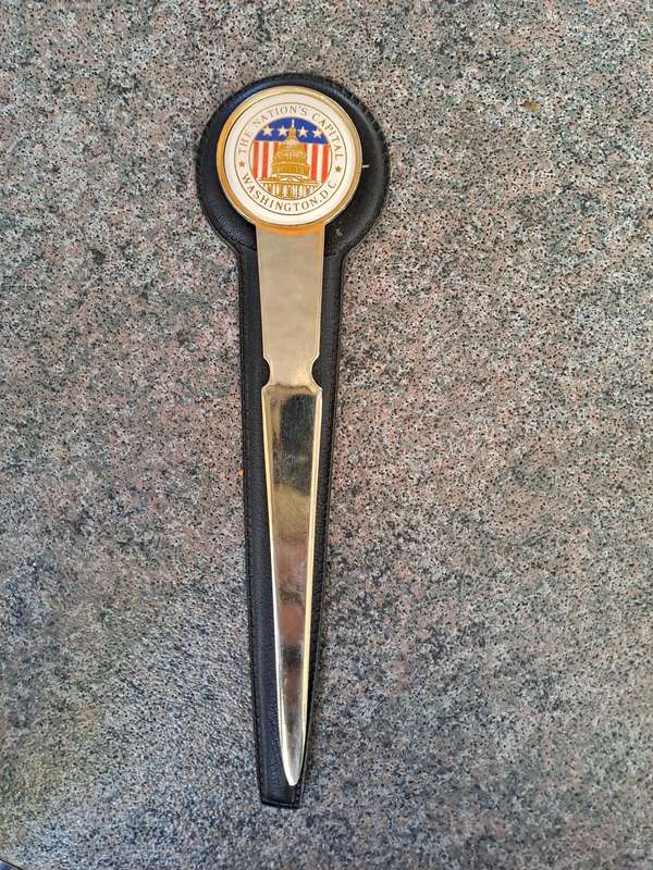 Vintage leter opener Washington DC in exelent condition with sleeve
