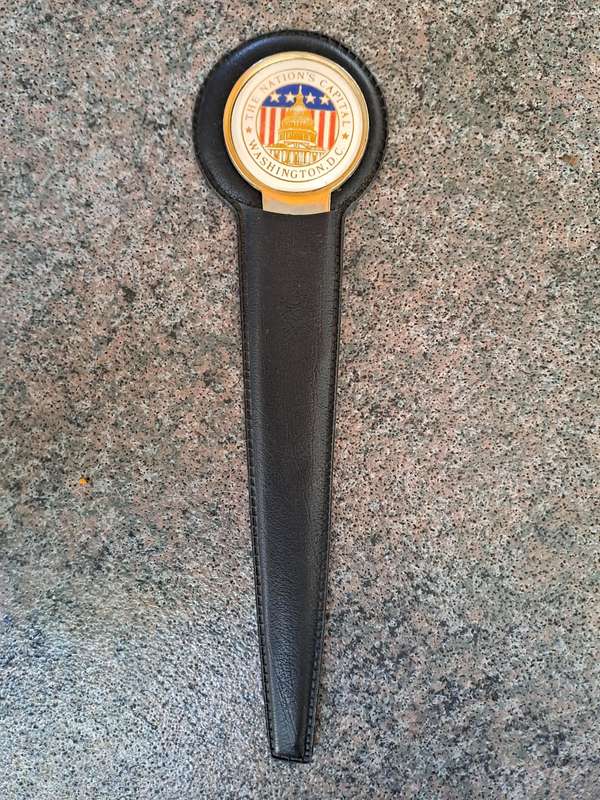 Vintage leter opener Washington DC in exelent condition with sleeve