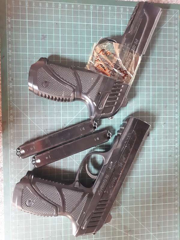 Air pistol Gamo PT85 x2 one working Guerilla Snore and KWC airsoft