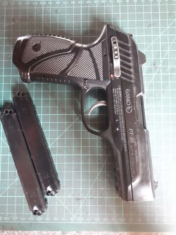 Air pistol Gamo PT85 x2 one working Guerilla Snore and KWC airsoft