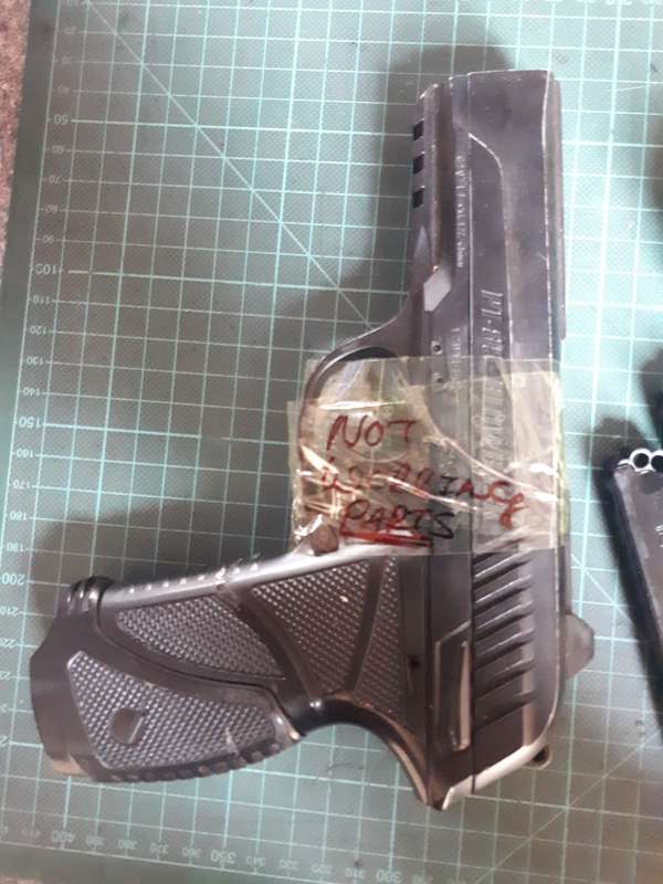 Air pistol Gamo PT85 x2 one working Guerilla Snore and KWC airsoft