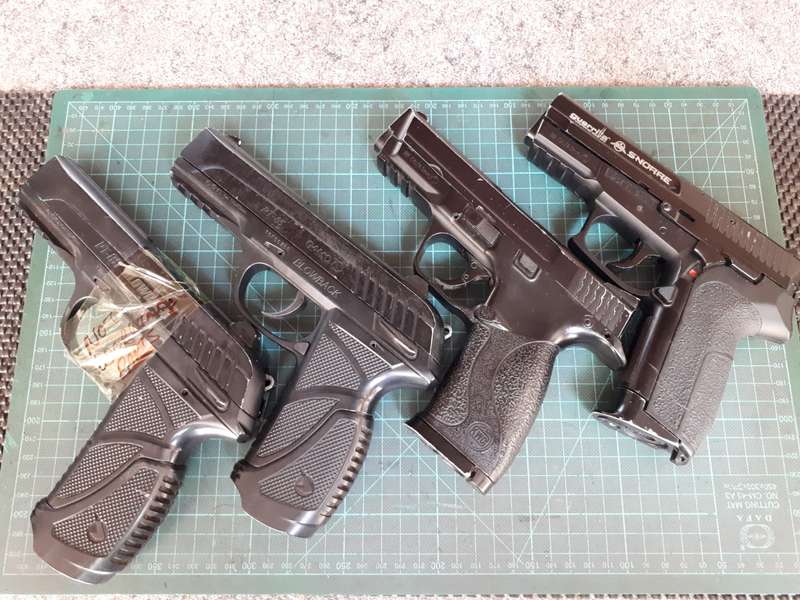 Air pistol Gamo PT85 x2 one working Guerilla Snore and KWC airsoft