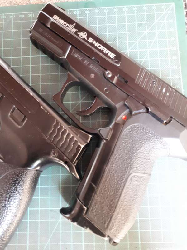 Air pistol Gamo PT85 x2 one working Guerilla Snore and KWC airsoft