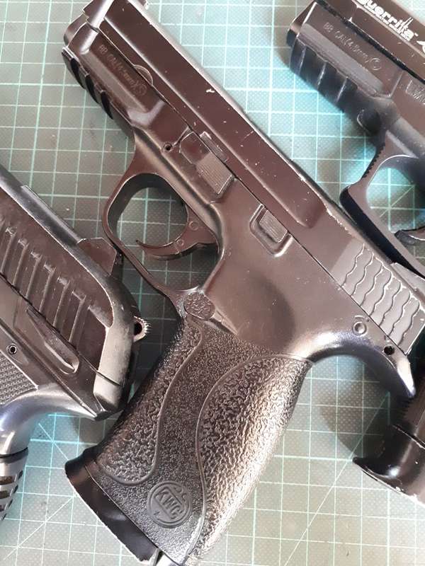 Air pistol Gamo PT85 x2 one working Guerilla Snore and KWC airsoft