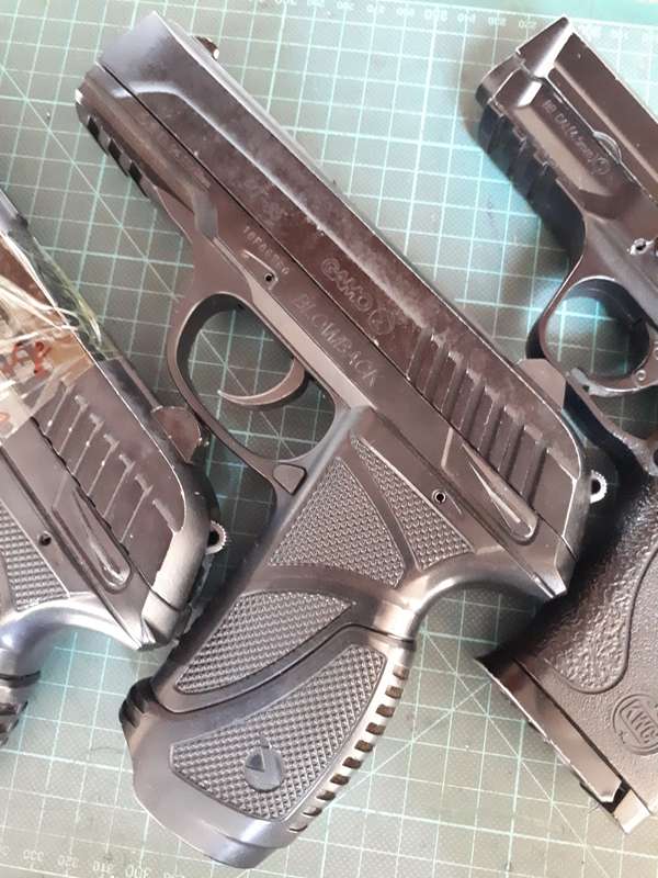 Air pistol Gamo PT85 x2 one working Guerilla Snore and KWC airsoft