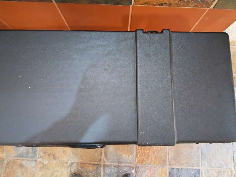 Rifle/Air rifle case black hard shell foam lined discription has details