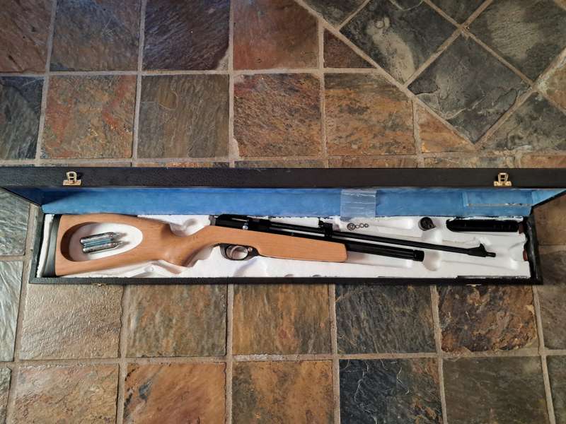 Air rifle Artemis CR600 .22/ 5.5mm with custom stock