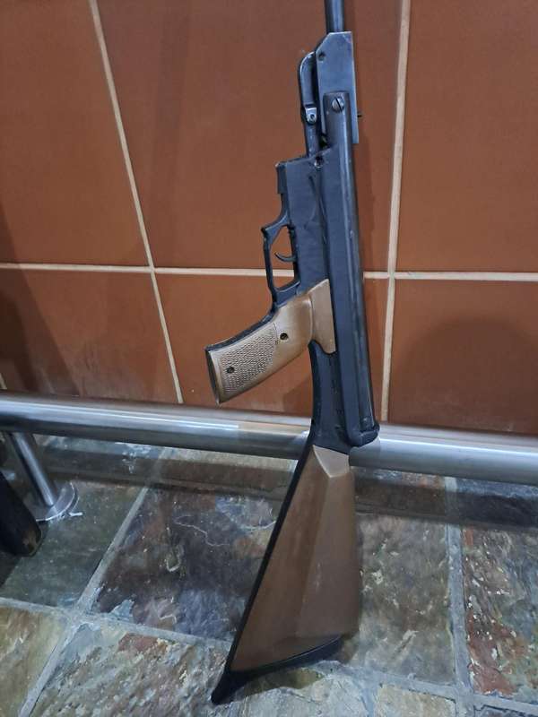 Air rifle ElGamo model model 68 paratrooper sold as is
