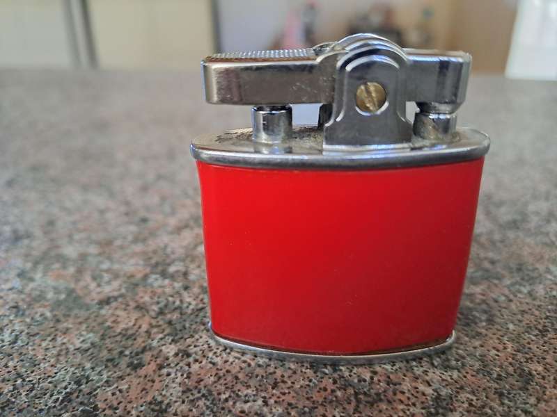 Vintage 1960s Ronstar Princes lighter