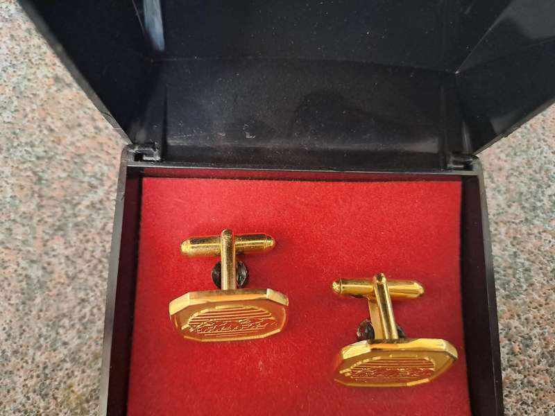 Vintage Cuflinks Gold metallic mens accessories 3 elephants depicted on them
