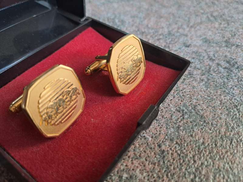 Vintage Cuflinks Gold metallic mens accessories 3 elephants depicted on them