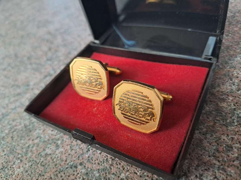 Vintage Cuflinks Gold metallic mens accessories 3 elephants depicted on them