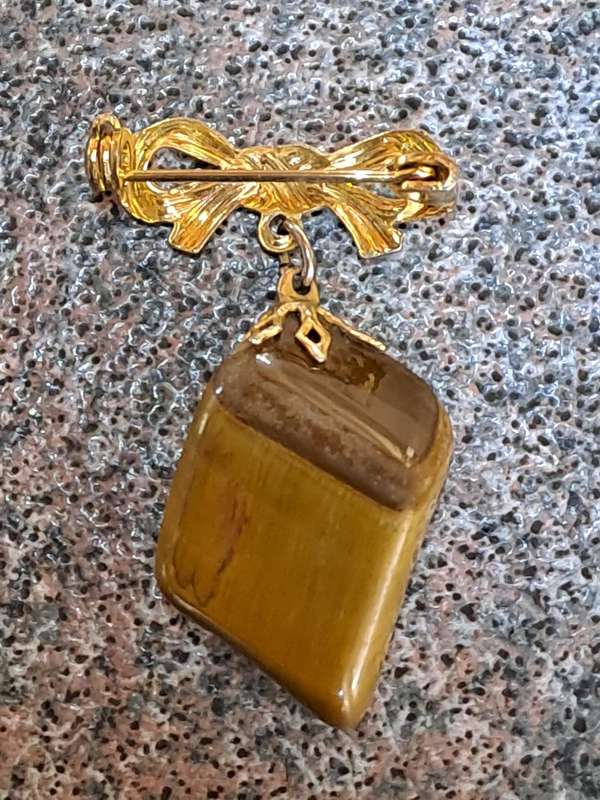 Vintage Tiger eye brooch gold colored