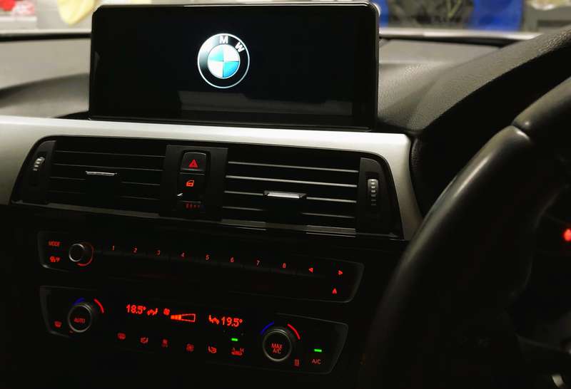 10.25" Touchscreen Wireless CarPlay & Android Auto BMW 3 & 4 Series